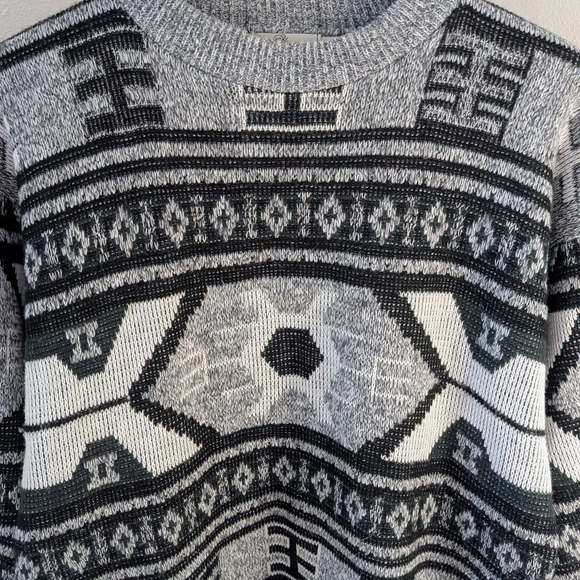 Vintage Retro Abstract Geometric Textured Crewneck Sweater In Gray/Black - Picture 4 of 12